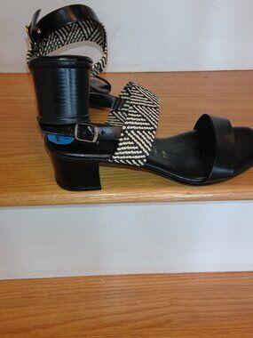 Italian Shoemakers Black Women's Sandals Size 7.5 VERY GOOD!